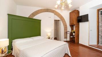 3 Schlafzimmer, Schreibtisch, Bügeleisen/Bügelbrett, Reisekinderbett