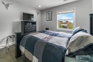 3 bedrooms, desk, iron/ironing board, free WiFi