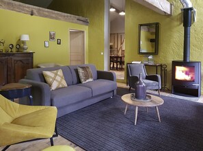 Interior - Domaine de Maffliers apartment for up to 8 people. Large Tribe option available (Maffliers)