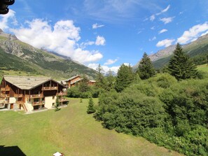 Exterior - 4-person apt, ski-in/ski-out with pool and parking, Lanslebourg-Val Cenis (Lanslebourg-Mont-Cenis)