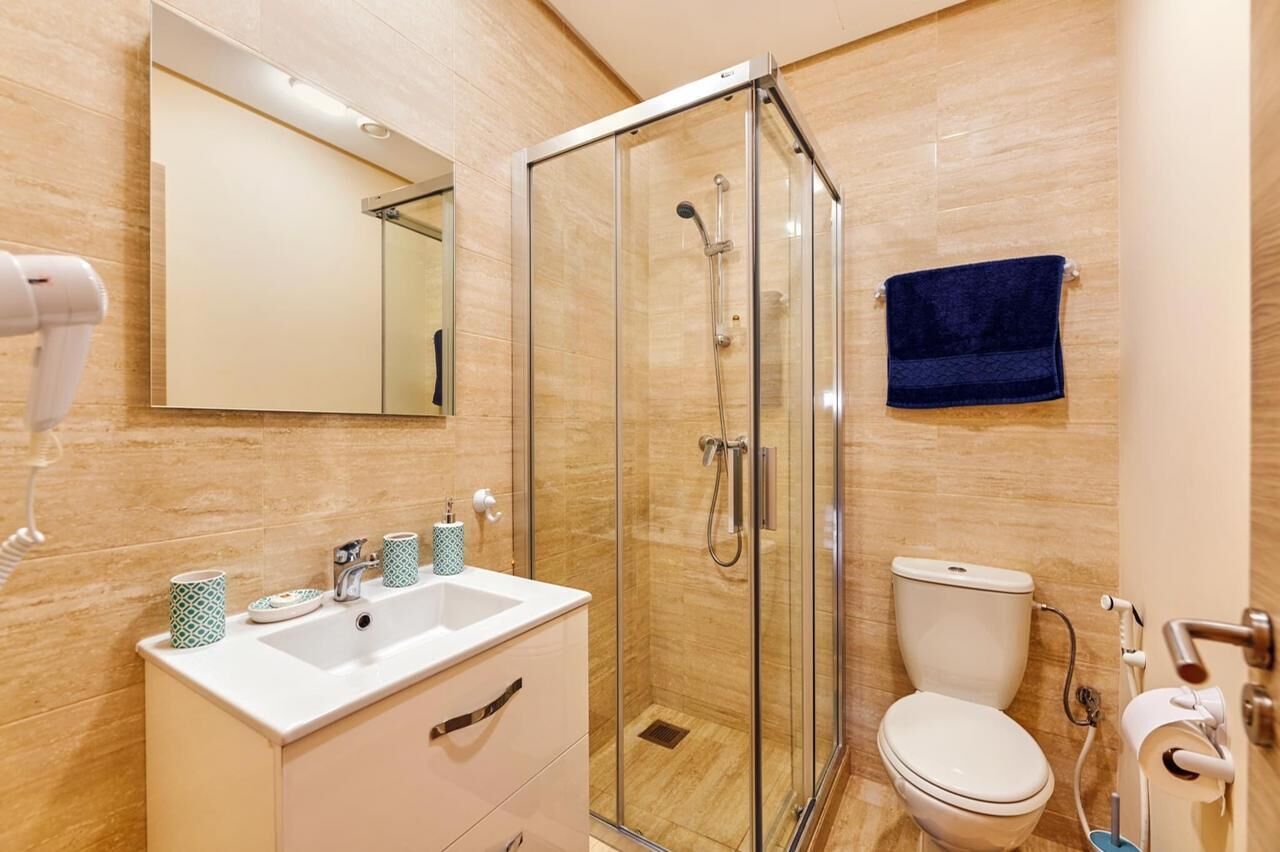 Tina con regadera y bidet 