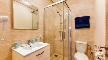 Tina con regadera y bidet