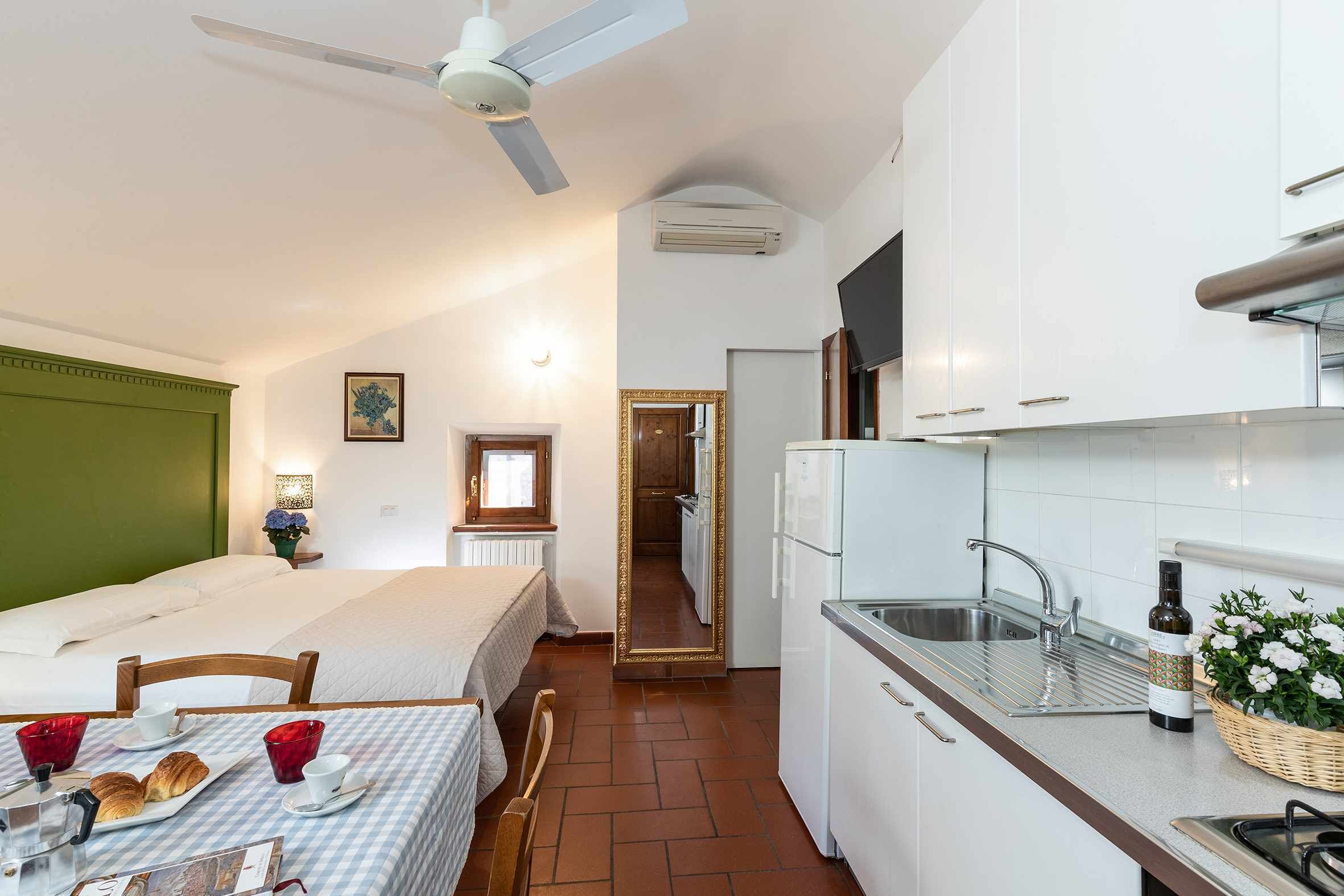 Fridge, oven, cookware/dishes/utensils