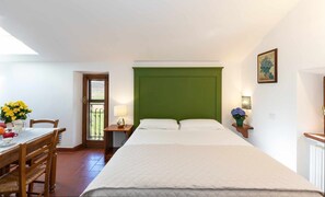 1 bedroom, free WiFi, bed sheets - Topazio studio flat with valley view (Spello)
