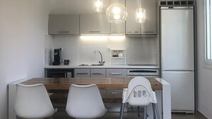 Maison, 2 grands lits | Cuisine privée