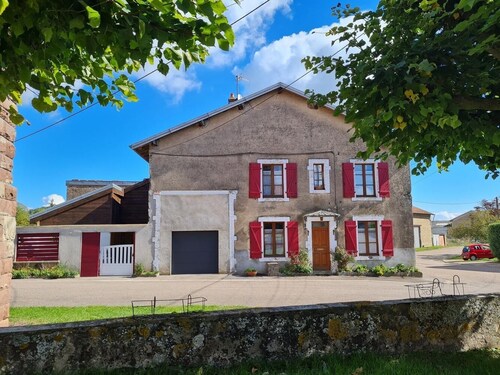 Maison avec 3 chambres/deux salles de bain à la campagne