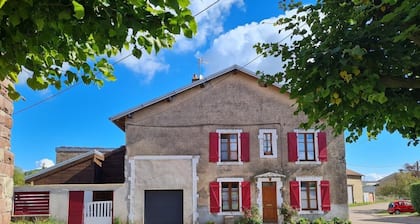 Maison avec 3 chambres/deux salles de bain à la campagne
