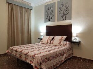 3 bedrooms, bed sheets - Maestro Herrador Rural Housing (Ubrique)