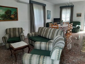 TV, fireplace - Maestro Herrador Rural Housing (Ubrique)