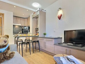 TV - Renovated studio in Val d'Isère, 4 people, near center and slopes, with balcony and WIFI (Val-d'Isère)