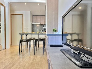 Kühlschrank, Mikrowelle, Geschirrspüler