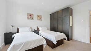 2 bedrooms, iron/ironing board, free WiFi - Ealing W5 - Comfy 2 Bedroom & 1 Bathroom Flat (Ealing)