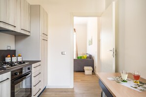 Frigorifero, microonde, forno, macchina per tè/caffè