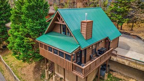 Exterior - Goldilocks' Honey Pot: Near Dollywood! Family- & Group- Friendly (Pigeon Forge)