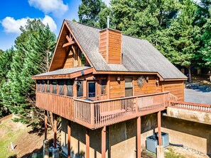 Exterior - Goldilocks' Honey Pot: Near Dollywood! Family- & Group- Friendly (Pigeon Forge)