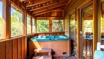 Indoor spa tub
