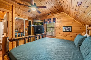 2 bedrooms, iron/ironing board, free WiFi, bed sheets - Goldilocks' Honey Pot: Near Dollywood! Family- & Group- Friendly (Pigeon Forge)