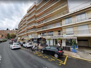 Exterior - Stunning 1-Bedroom Apt with Sea View, Terrace, and Private Parking - Menton, Garavan Area (Menton)