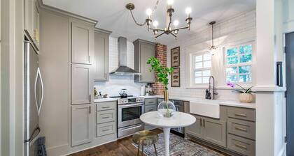Hip and Historic Home Awaits You! Stroll downtown/Steps away from UCA and CBC