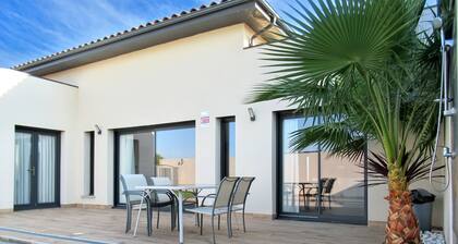 LUMINIA - VILLA DU SUD âïž
COMPTEMPORAIRE
PISCINE & CONFORT PLUS 3 COUCHAGES
.