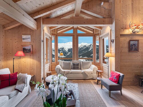 Luxury family chalet with sauna & jacuzzi, 12 pax, Courchevel