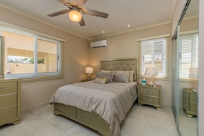 3 chambres, coffres-forts dans les chambres, fer et planche Ă repasser