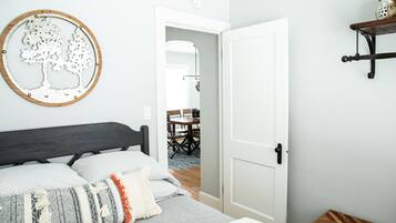 2 bedrooms, iron/ironing board, WiFi (free), bed sheets