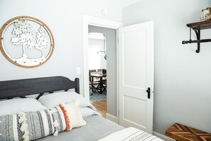 2 makuuhuonetta, silitysrauta/-lauta, vauvan matkasänky, ilmainen Wi-Fi