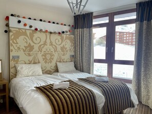 4 habitaciones, caja de seguridad en la habitación y escritorio 