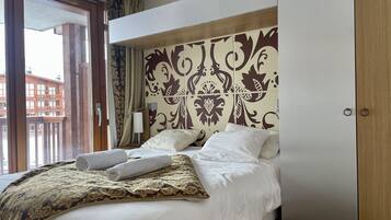 4 chambres, coffres-forts dans les chambres, bureau