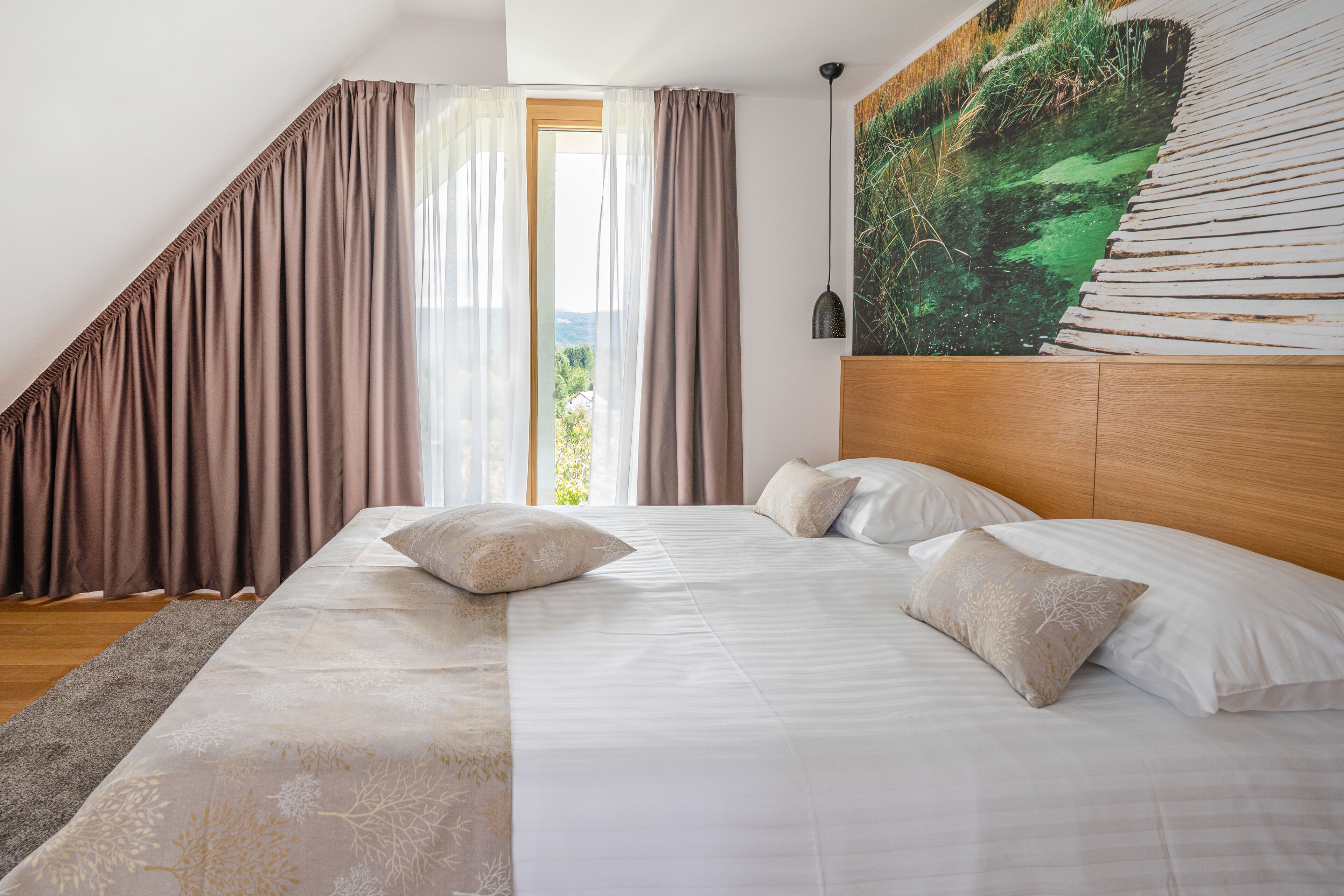 Minibar, caja fuerte, escritorio y espacio para trabajar con un portátil