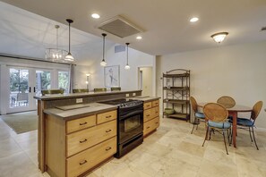 冰箱、微波炉、炉灶、洗碗机