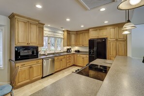 冰箱、微波炉、炉灶、洗碗机