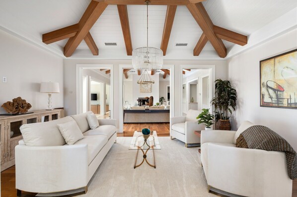 Smart TV, books, stereo