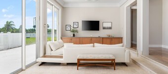 🐴 Private Estate overlooking 60 acre horse farm 🐴