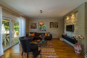 TV - Villa Due Delfini in Sosici (Sosici)