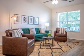 TV, offices - The Mimosa - 3 mi to DT Fayetteville and UofA (Fayetteville)