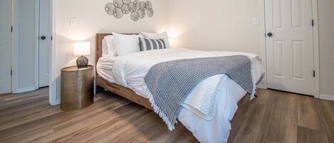 2 habitaciones, tabla de planchar con plancha, wifi y ropa de cama