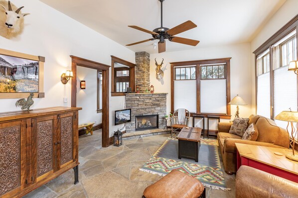 Smart TV, DVD player, offices - HERITAGE HOUSE- Classic Victorian Home in the Heart of Telluride (Telluride)