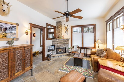 HERITAGE HOUSE- Classic Victorian Home in the Heart of Telluride