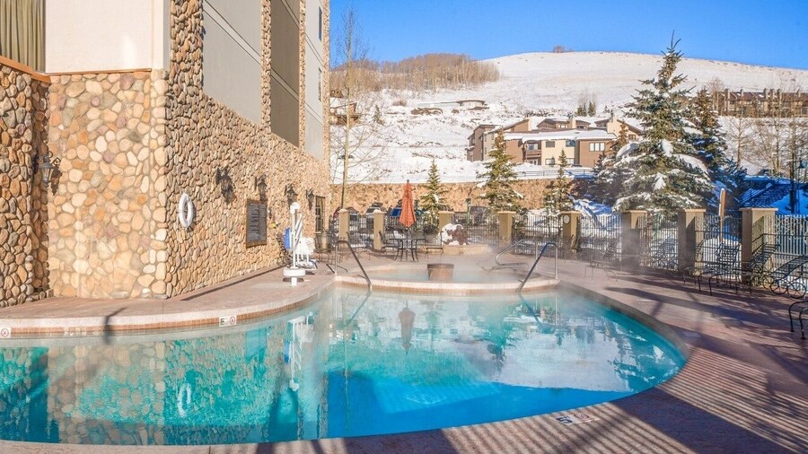 Cozy Pet-friendly King Studio In Mt. Crested Butte Condo - No Cleaning Fee! by RedAwning