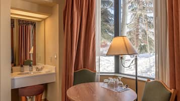 Studio | Dining