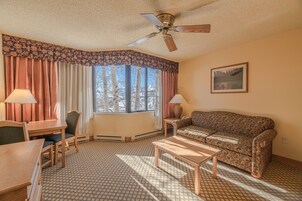 Condo, 1 Bedroom | Living area