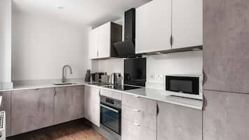 Køleskab, mikrobølgeovn, ovn, kogeplade