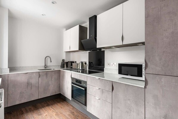 Fridge, microwave, oven, stovetop