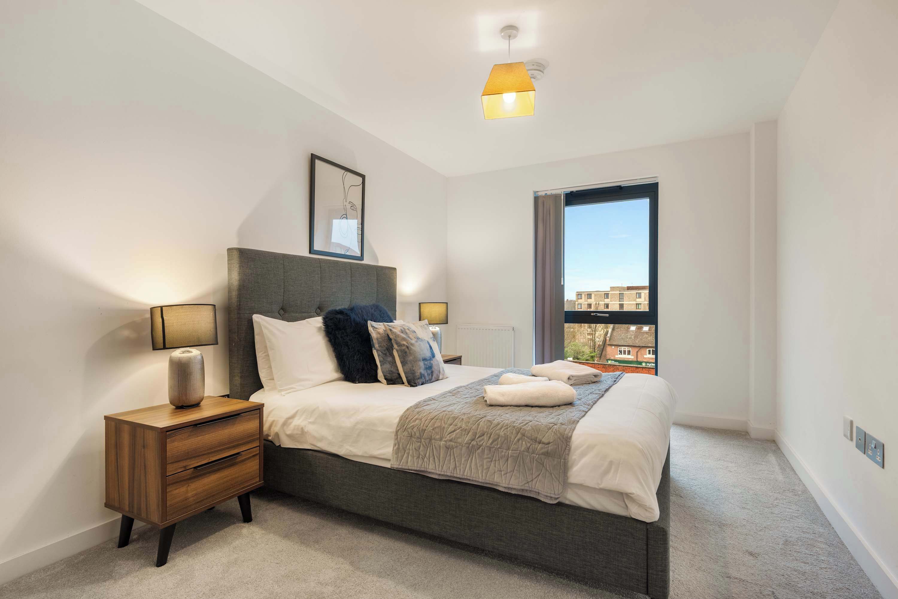 2 bedrooms, desk, iron/ironing board, WiFi