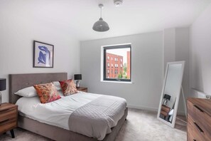 2 bedrooms, desk, iron/ironing board, WiFi