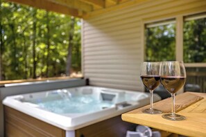 Outdoor spa tub - OZ Adventure Retreat-Explore *Ride*Relax*Repeat (Bella Vista)