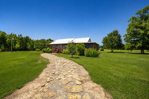 Escape to Calcasieu Lake Lodge-Premier Fishing and Family Getaway