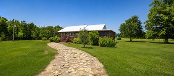 Escape to Calcasieu Lake Lodge-Premier Fishing and Family Getaway